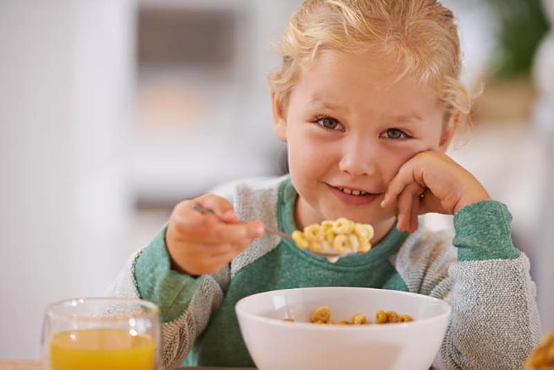 Aumenta la obesidad entre los menores españoles por el exceso de azúcar que consumen