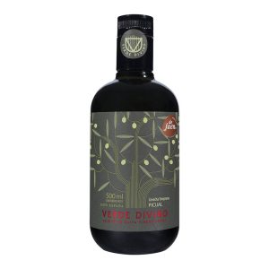 Aceite de Oliva Virgen Extra de variedad Picual, de Jaén, la región con la mayor extensión de olivos del mundo. De recolección temprana que le da un sabor único y un color verde esmeralda espectacular. Una auténtica joya culinaria.